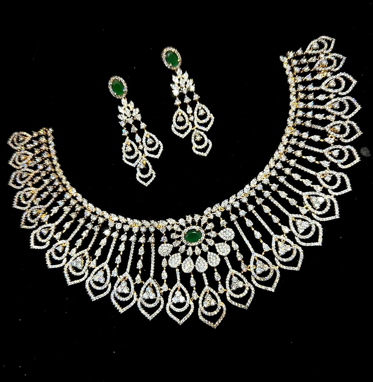 NECKLACE NECKLACE 459 DIAMOND  EMERALD