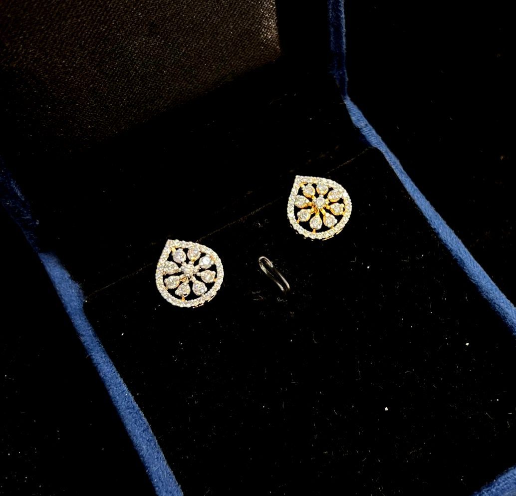 STUDS EARTOPS DIAMOND EARTOPS 035 WHITE small