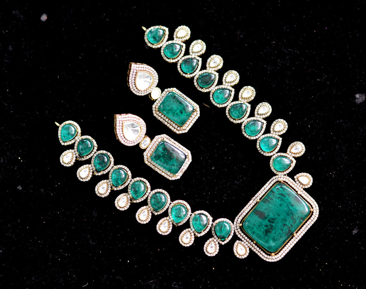 SALE DEAL PRICE EMERALD medium DEAL PRICE NECKLACE 014